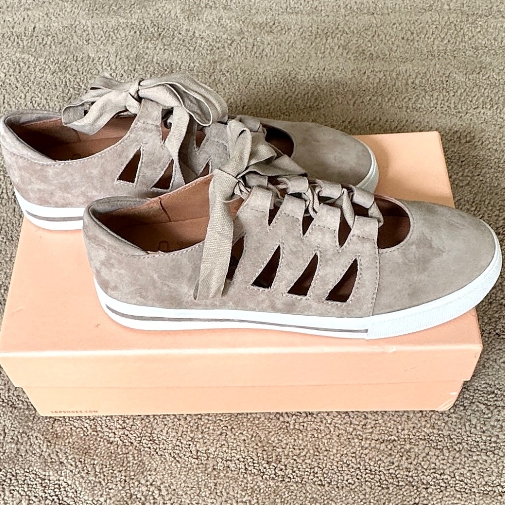 🐕L’Amour Des Pieds Kanav Taupe Suede Cutout Sneakers - Size 8.5 - NWT🐕